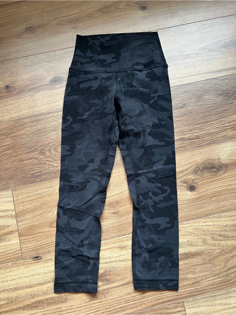 Lululemon Align Crop 21" Incognito Camo Grey 2 OG Soft Nulu 2020
